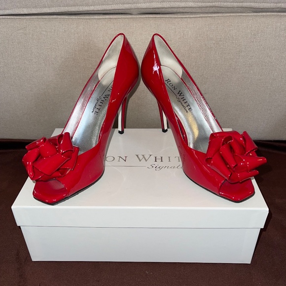 Ron White Signature Victoria Lipgloss Patent Pump Vibrant Red Size 37.5 Heels - Picture 2 of 7